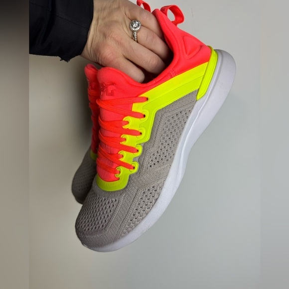 APL Techloom Tracer Magma Energy Clay Women’s 8 - Picture 2 of 8